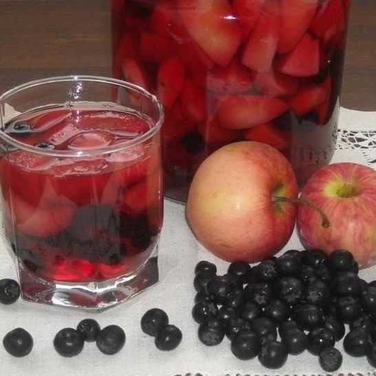 Рецепт компота из черноплодки с яблоками на зиму