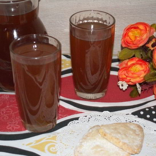 Рецепт компота из чернослива и яблок