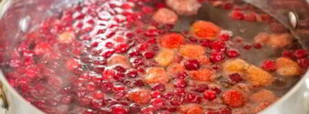 компот из клубники и клюквы. Шаг 3