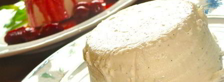 компот из красных фруктов вокруг творожного крема. Шаг 6