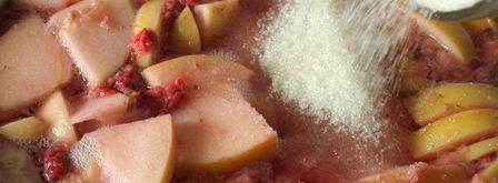 компот из персиков, яблок и малины с мелиссой. Шаг 3