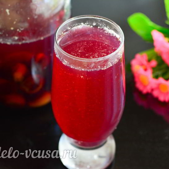 Рецепт компота из слив с косточками на зиму