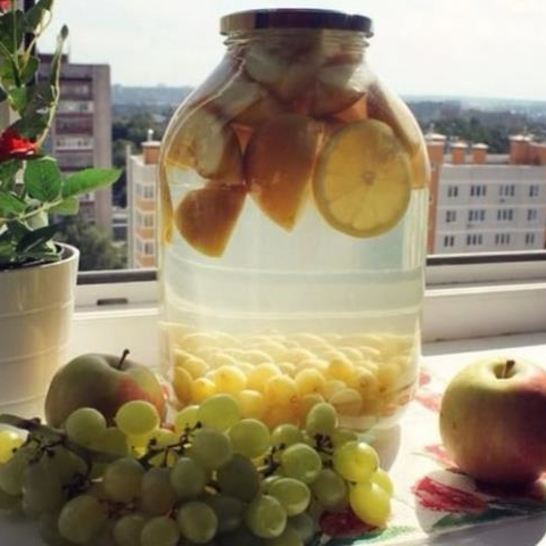 Рецепт компота из винограда с яблоками в зиму