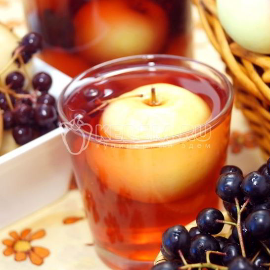 Рецепт компота из яблок и черноплодной рябины