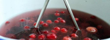 компот со сливой, клюквой и вишней. Шаг 3