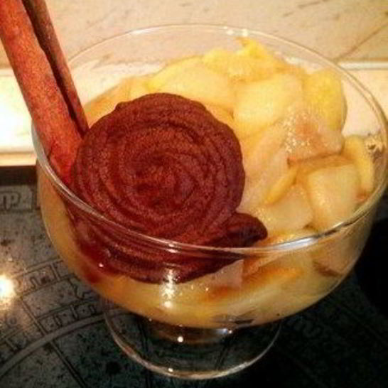 Рецепт яблочно-грушевого компоте с апельсинами и шоколадным печеньем