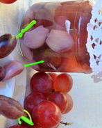 Маринованный чеснок с виноградом