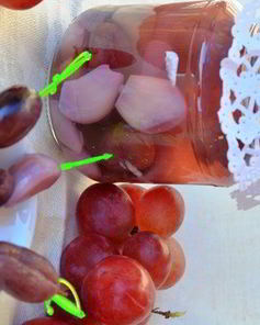 Маринованный чеснок с виноградом