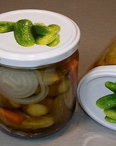 Маринованные огурцы с морковкой на зиму