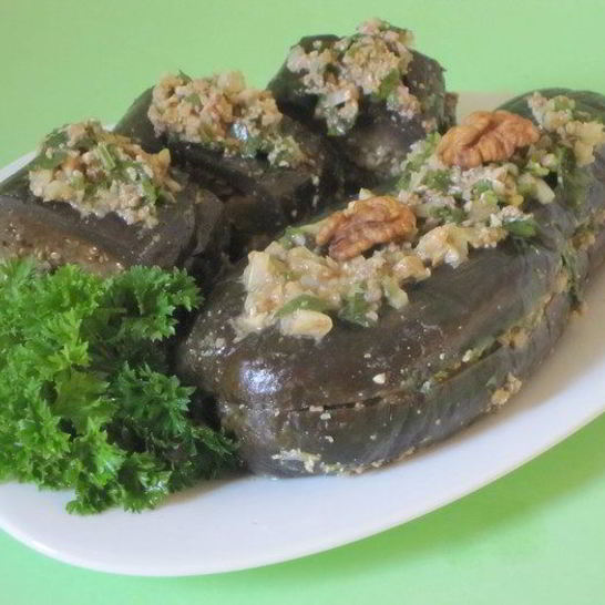 Рецепт маринованых баклажанов с орехами и сельдереем