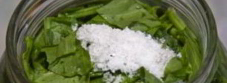 щавель на зиму в банках. Шаг 4