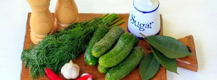 малосольные огурцы в пакете с чесноком. Шаг 2