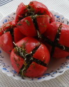 Малосольные помидоры с зеленью