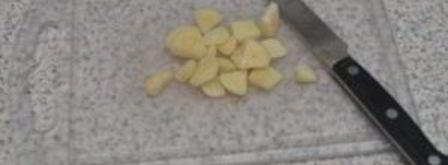 помидоры в собственном соку с чесноком. Шаг 2