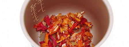 сало в луковой шелухе в мультиварке. Шаг 3