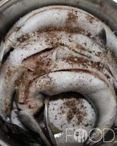 Соленая скумбрия в рассоле