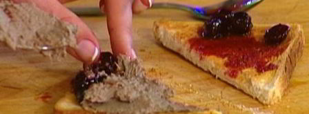 тосты с вареньем и паштетом из куриной печенки. Шаг 6