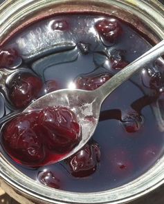 Вишневое варенье на базиликовом сиропе