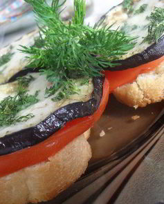 Башенки из баклажана, помидора и сыра