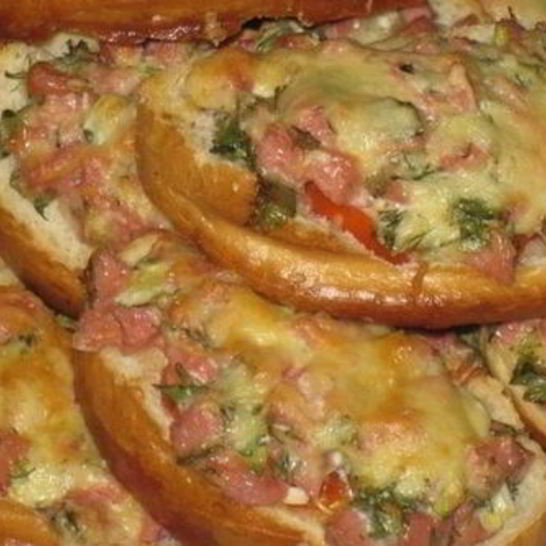 Рецепт бутерброда ленивая пицца с колбасой и сыром