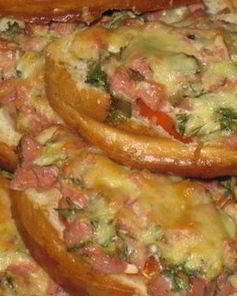 Бутерброд Ленивая пицца с колбасой и сыром