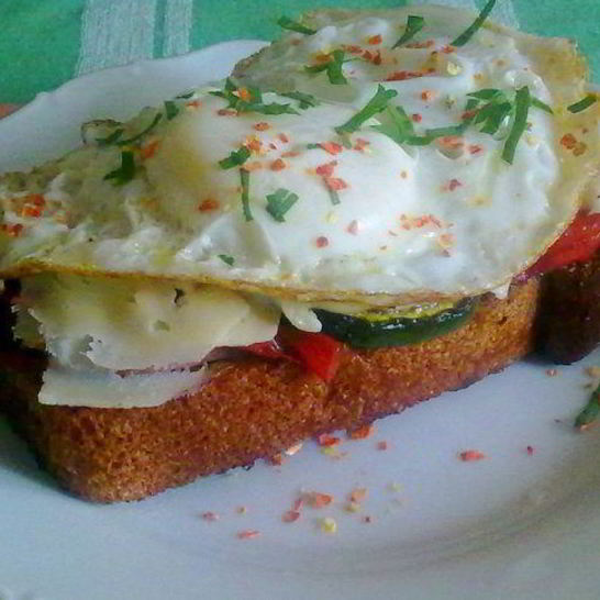 Рецепт бутерброда с беконом и яйцом