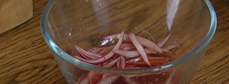 бутерброд с белой рыбой и соусом из йогурта и каперсов. Шаг 4