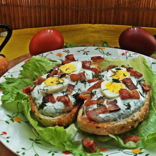 Рецепт бутерброда с яйцом и беконом