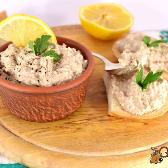 Рецепт бутербродной намазки из рыбных консервов, яиц и плавленного сыра