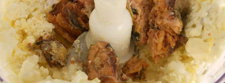 бутербродная намазка из рыбных консервов, яиц и плавленного сыра. Шаг 3