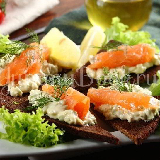 Рецепт бутербродов с авокадо и лососем