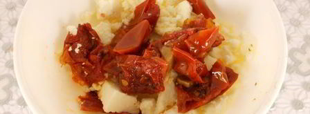 бутерброды с брынзой, вялеными помидорами и сыровяленой колбасой. Шаг 3