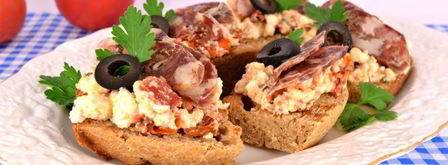 бутерброды с брынзой, вялеными помидорами и сыровяленой колбасой. Шаг 5