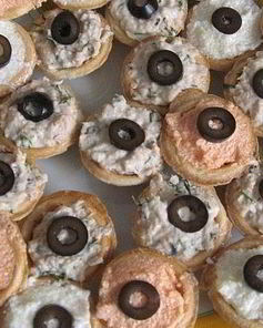 Бутерброды с икрой мойвы