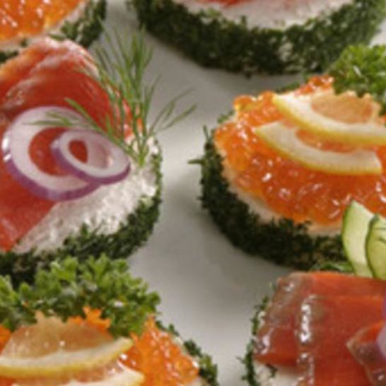 Рецепт бутербродов с красной икрой и красной рыбой