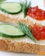 Бутерброды с красной икрой