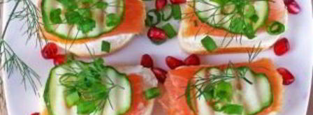 бутерброды с красной рыбой и огурцом. Шаг 6