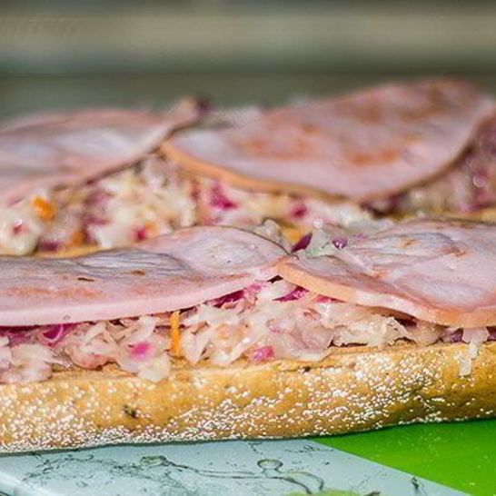 Рецепт бутербродов с квашеной капустой и колбасой