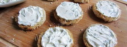 бутерброды с огурцом и форелью. Шаг 6