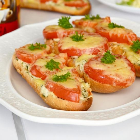 Рецепт бутербродов с помидорами и сыром в духовке