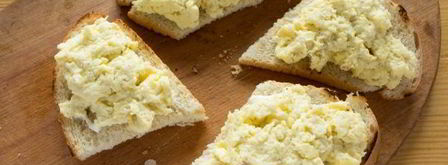 бутерброды с яичницей-болтуньей. Шаг 8