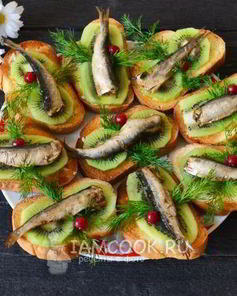 Бутерброды со шпротами и киви