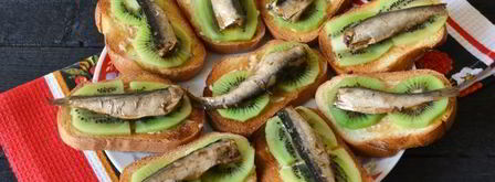 бутерброды со шпротами и киви. Шаг 7