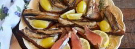 бутерброды со шпротами и копченой семгой. Шаг 9