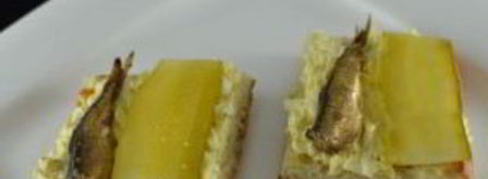 бутерброды со шпротами и яйцом. Шаг 4