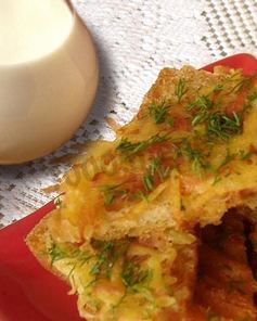 Горячие бутерброды с картошкой и колбасой на сковороде