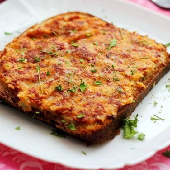 Рецепт горячих бутербродов с колбасой и сыром