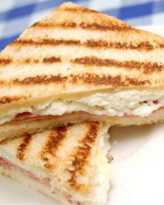 Горячие бутерброды с копченой индейкой