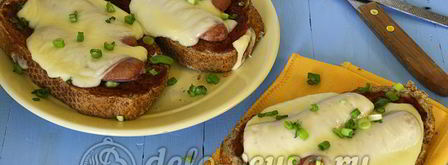 горячие бутерброды с сосиской и сыром. Шаг 8