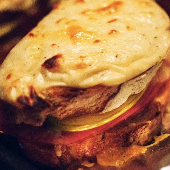 Рецепт горячих бутербродов с яблоком